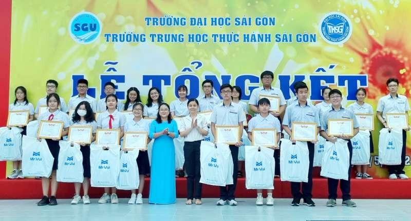 各中學教學成績可嘉