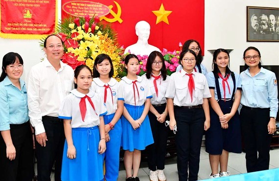 市委代表團祝賀國際兒童節