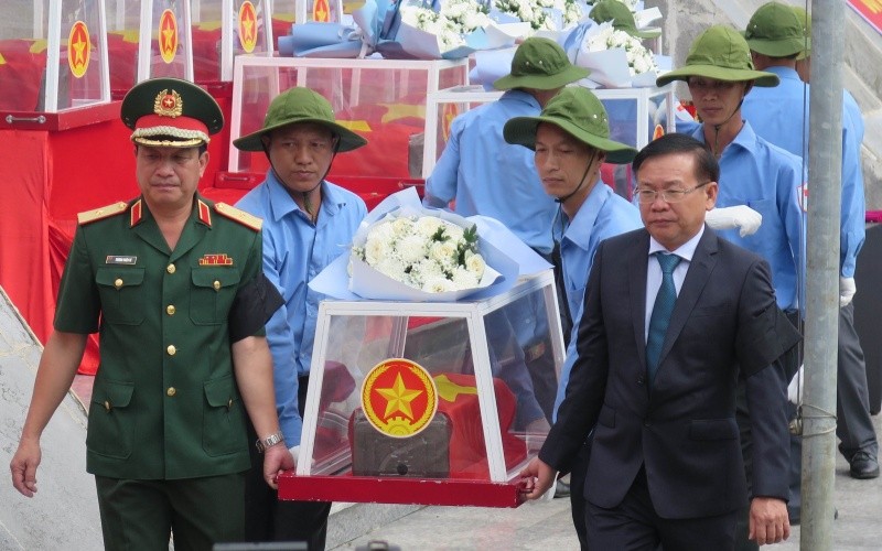 安葬從柬老歸集烈士骸骨