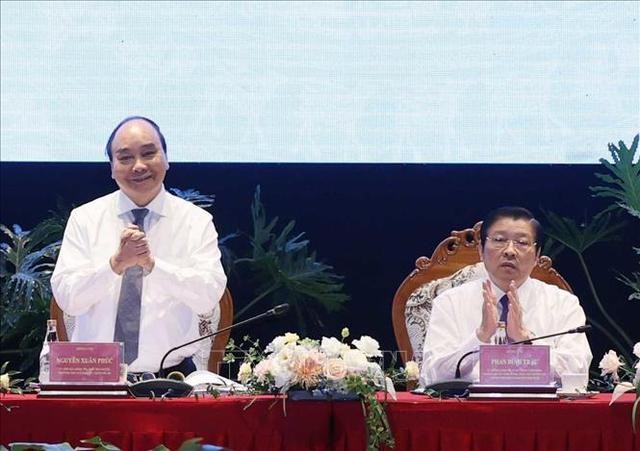 國家主席阮春福主持會議。