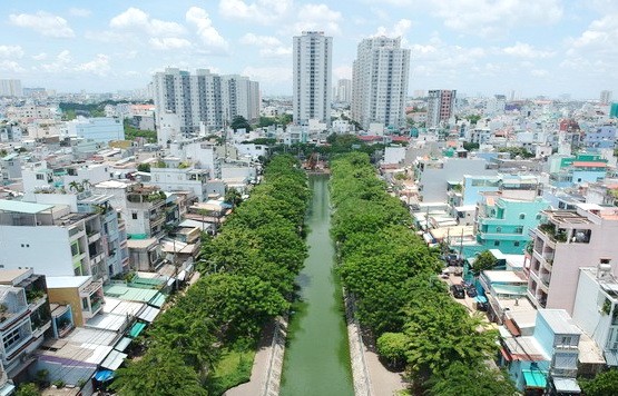 經整飭後，本市杭龐涌更綠化和美觀。