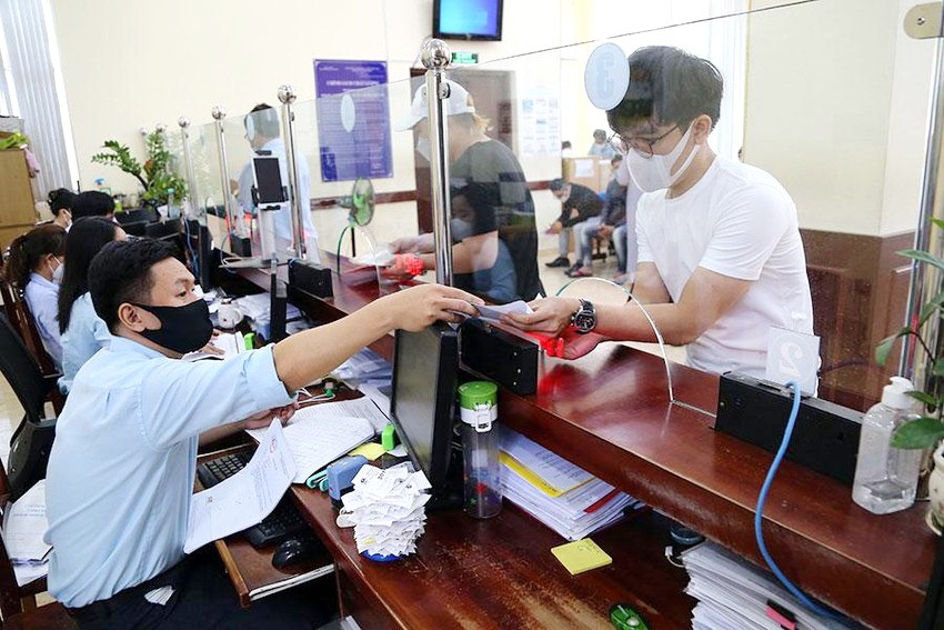 從今年6月15日起，市民可以到任何坊、鄉申請證書存檔副本。