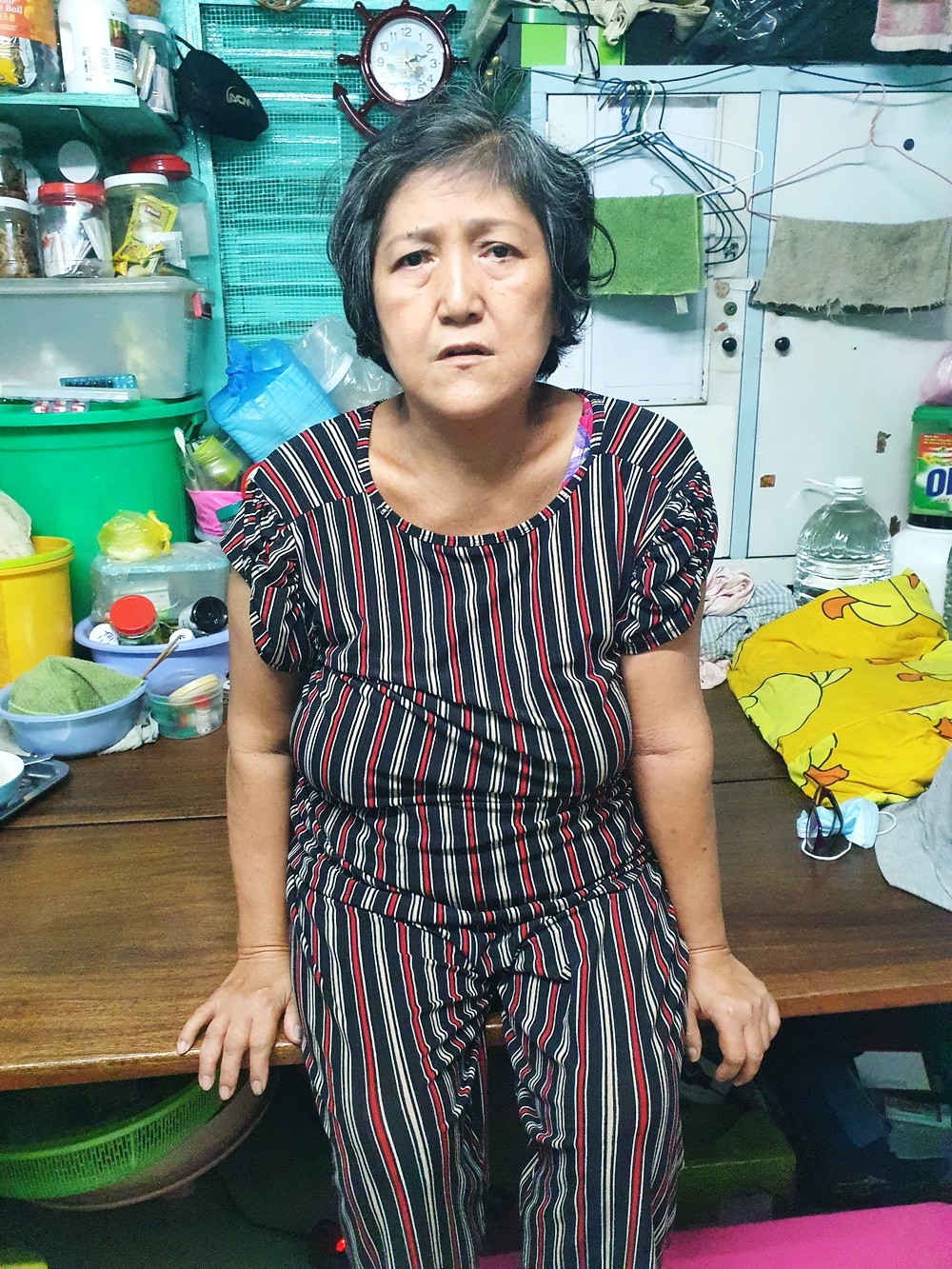 孫上妹在窄小的住房裡。
