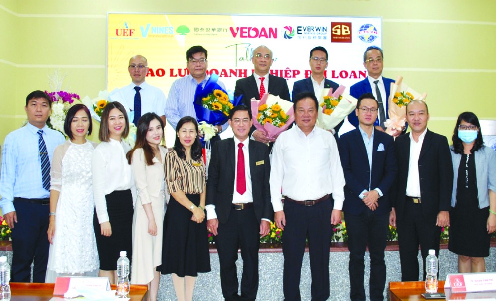 市財經大學領導與台灣企業代表合照留念。