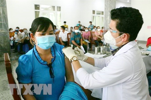 各地方在加快給民眾接種新冠疫苗。