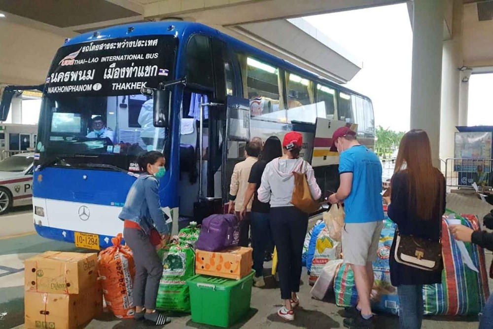 老撾與泰國遊客在Nakhon Phanom。