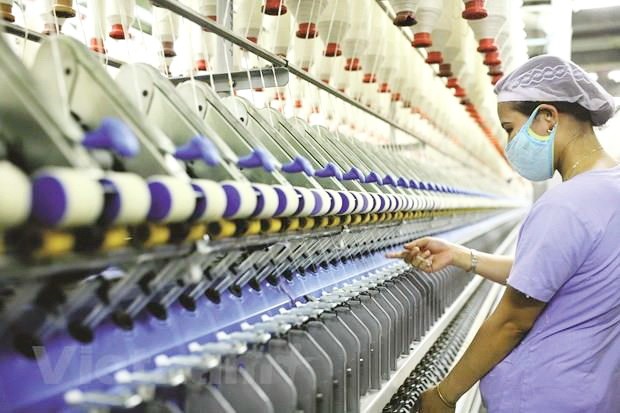紡織品成衣企業加強生產活動。