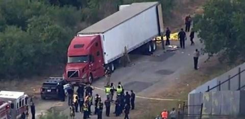 美一輛卡車內部及附近發現 46 具遺體