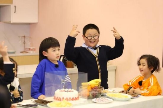 創造條件讓孩子快樂地成長是最重要。