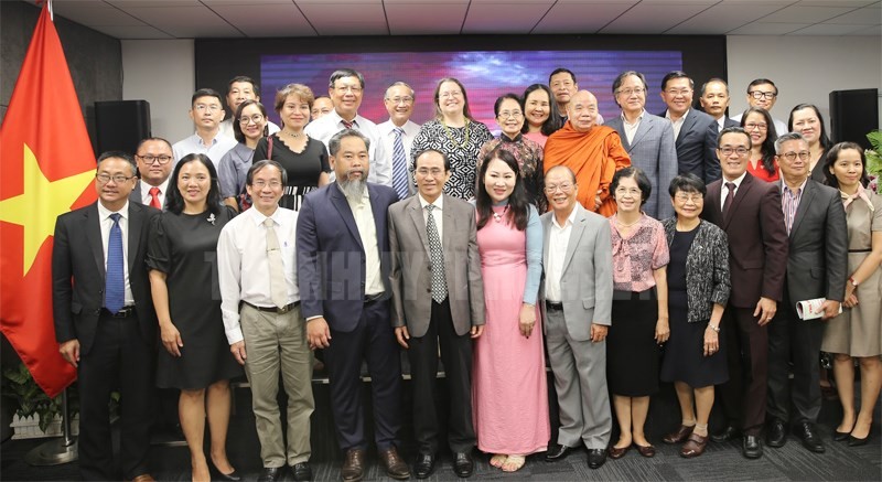 越美促進兩國外交關係