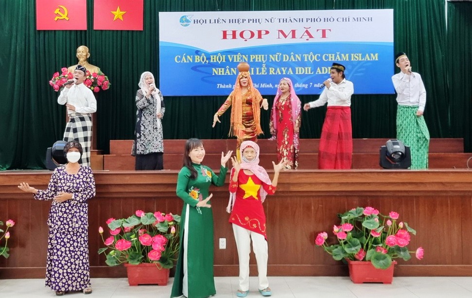 占婆族婦女發揮民族大團結精神