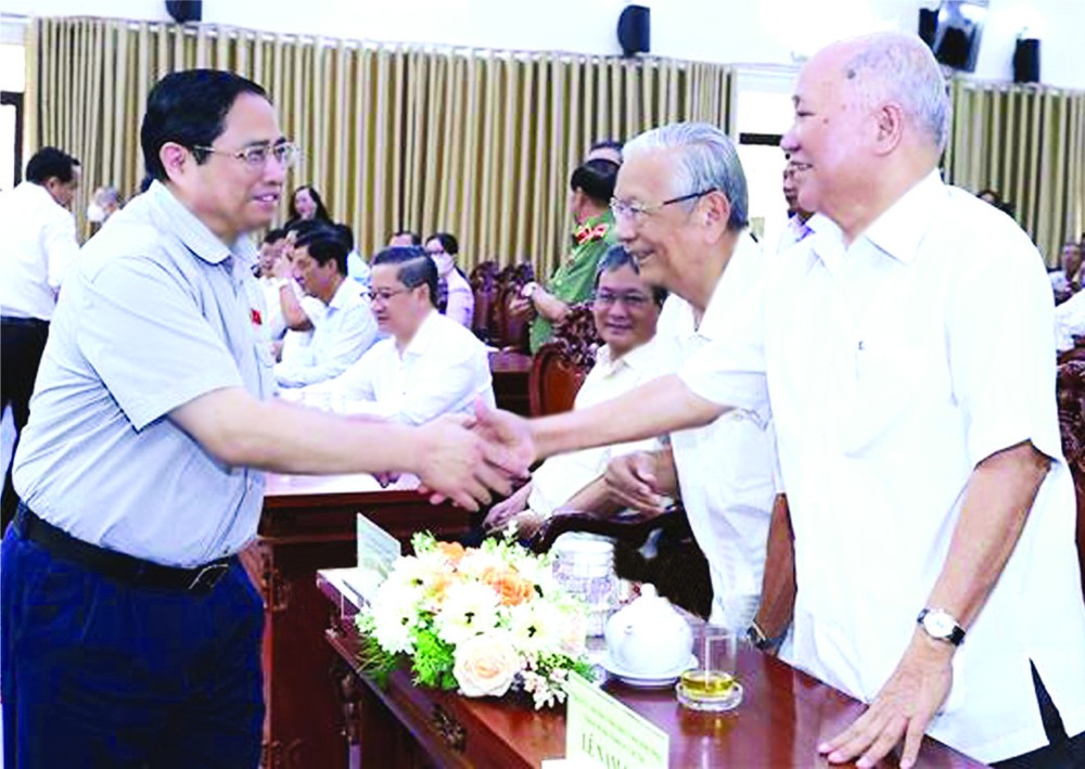 范明政總理與芹苴市選民接觸