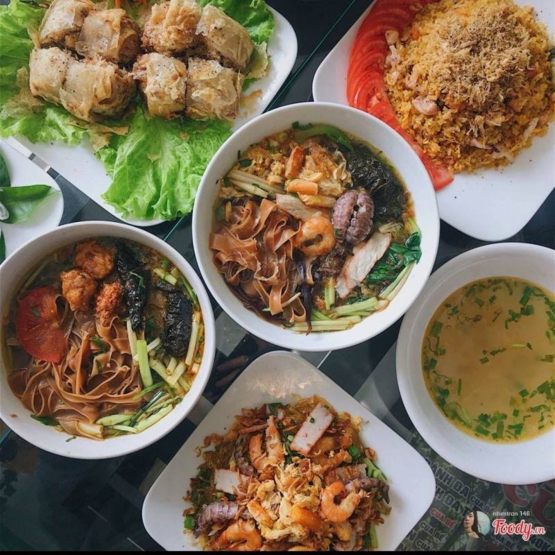 海防特色街頭美食螃蟹湯粉。