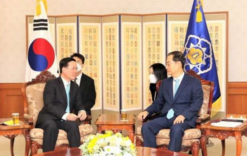 武文賞同志會見韓國總理韓德洙。