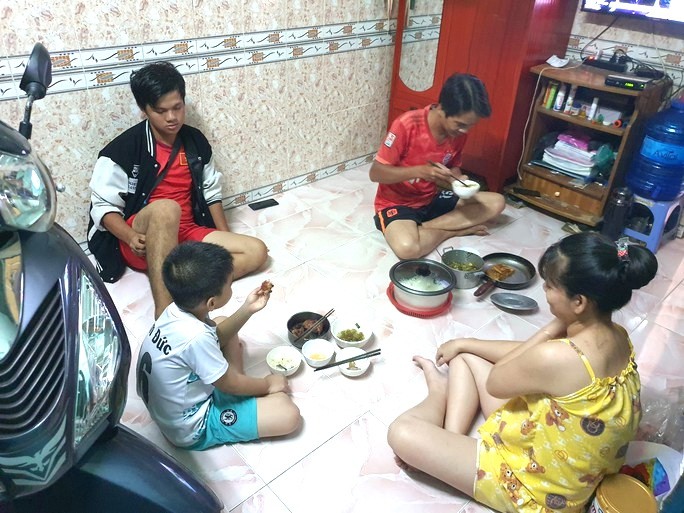 各企業必須在本月15日之前向職能機關遞 交申請租房補貼的勞工名錄。圖為平陽省的勞 工住房。