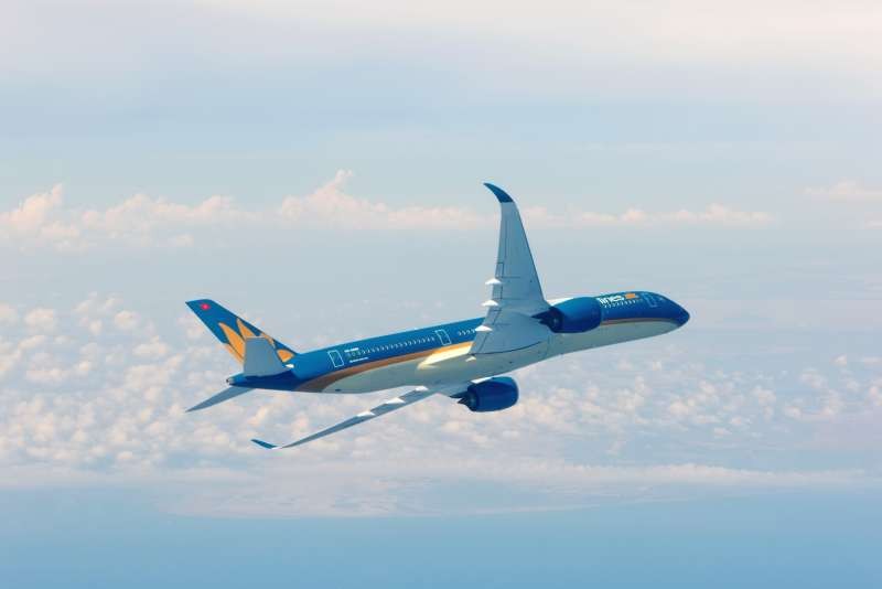 為了搶救兒童乘客   赴日航班中途折返