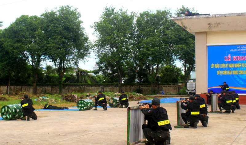 前江省機動警察業務技能訓練