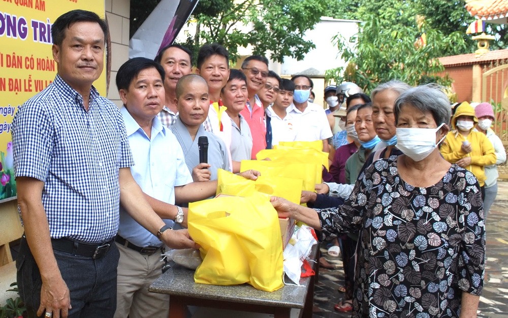 華人社團盂蘭節濟貧送暖 ảnh 3