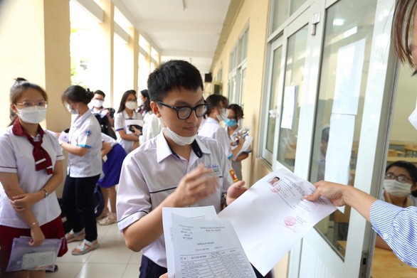 2021-2022學年有45.19%的高三學生成績優等。