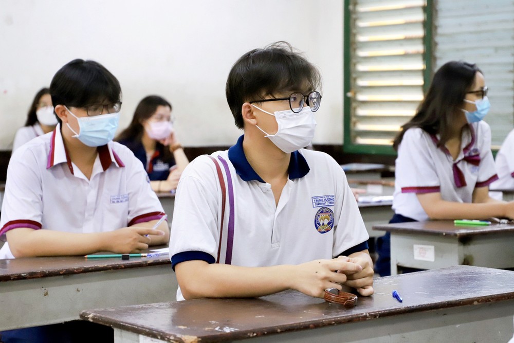 許多家長認為校服要簡單、輕便，別常換新。圖為第一郡徵王高中學校的校服。