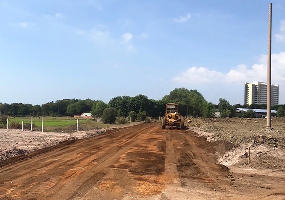 施工巴地市和隆安置區，用於為因邊和-頭頓高速公路 一期階段而須清拆的民戶安排安置。