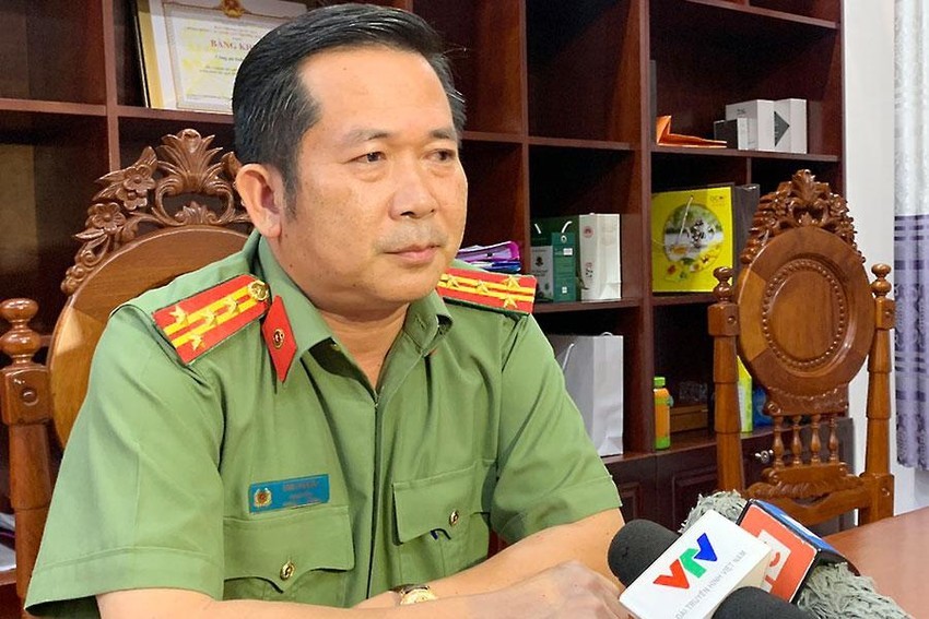 安江省公安廳廳長丁文處大校就販賣人口問題接受訪問。