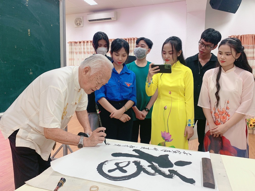 致力弘揚書法 積極培育人才 ảnh 1 致力弘揚書法 積極培育人才 ảnh 1