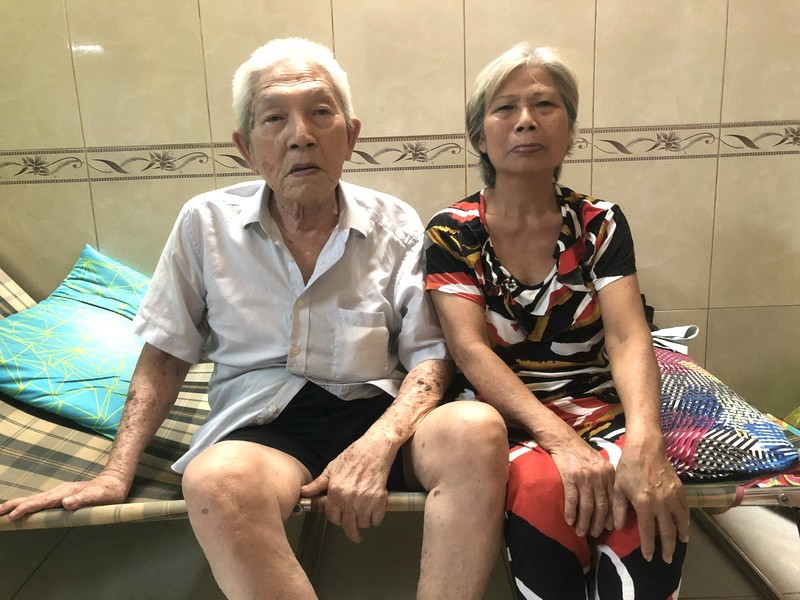 鍾德麟和范妹夫妻倆老向讀者求助。