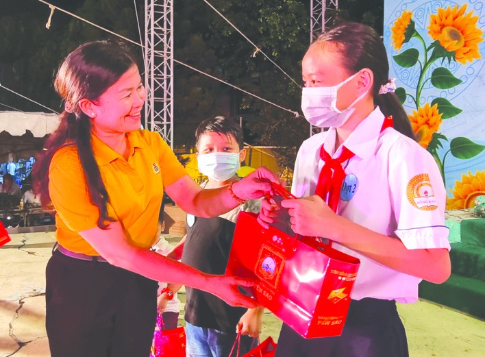 中秋節活動豐富多彩 ảnh 1 中秋節活動豐富多彩 ảnh 1