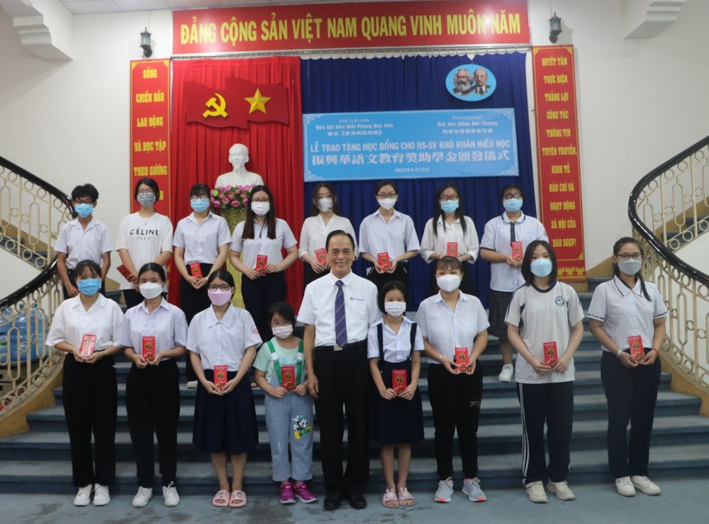 越南台商獎學基金會頒發獎助學金 ảnh 1 越南台商獎學基金會頒發獎助學金 ảnh 1