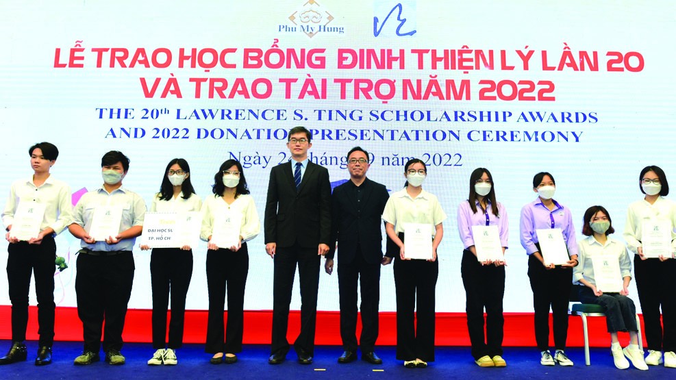 丁善理基金頒贈 82 億元獎學金