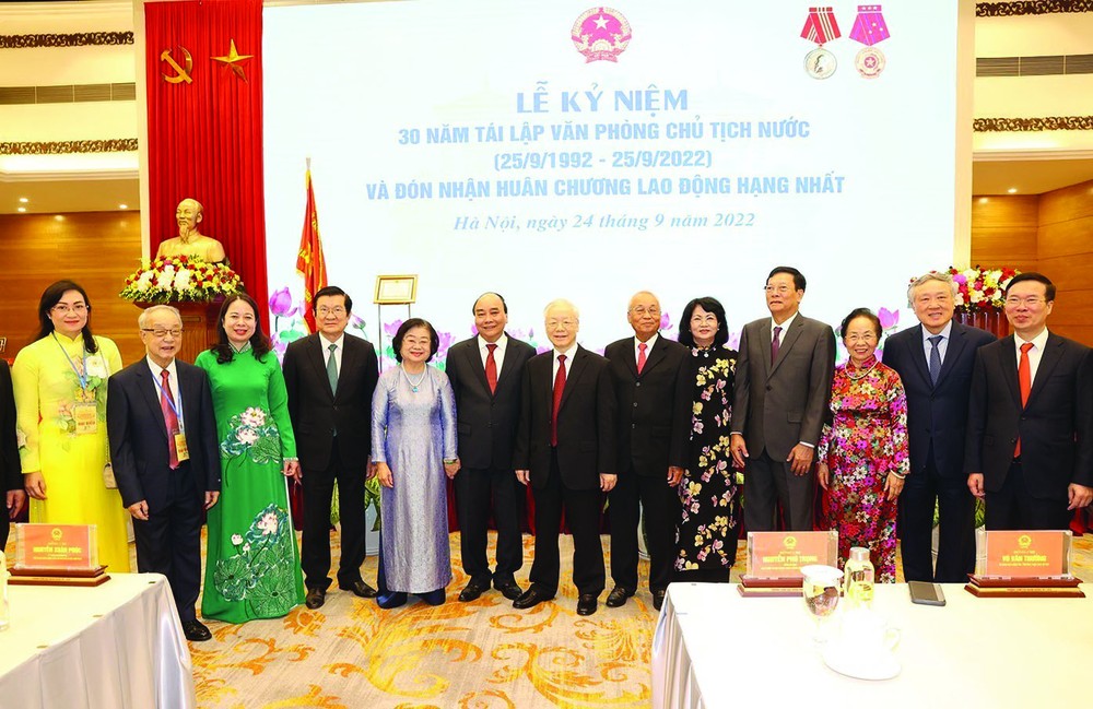 黨政領導出席國家主席辦公廳重設紀念儀式