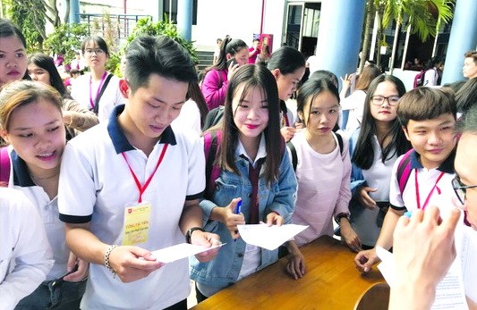 本市學生參加醫保政策諮詢日。