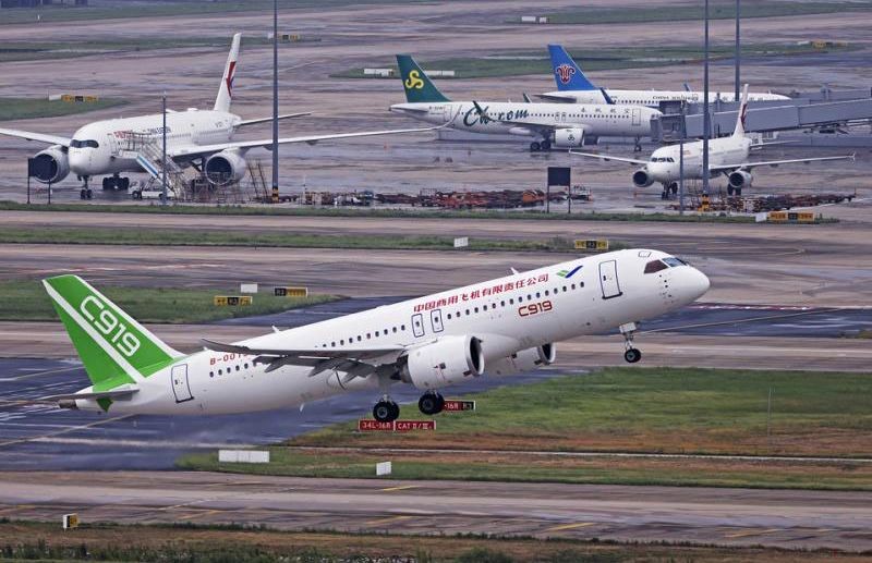 一架C919客機正在起飛。（圖：互聯網）