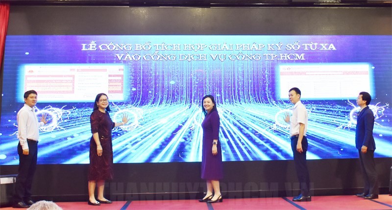 各代表會上參加在本市公共勞務端口採用數字簽名積合措施 公佈儀式