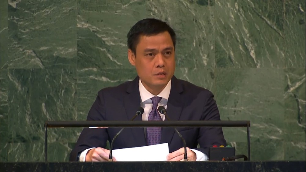 越南駐聯合國代表團團長鄧黃江大使會議上講話。