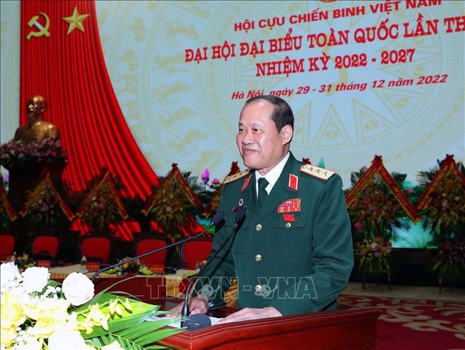 閉春長上將當選越南退伍軍人協會主席