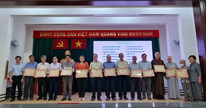 华人单位积极推展励学活动