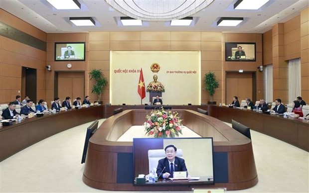 国会主席王廷惠主持召开会议。