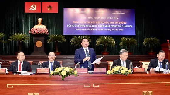 “在新背景下吸引、投资、培训、培育科学技术知识队伍政策”的国家科学研讨会。