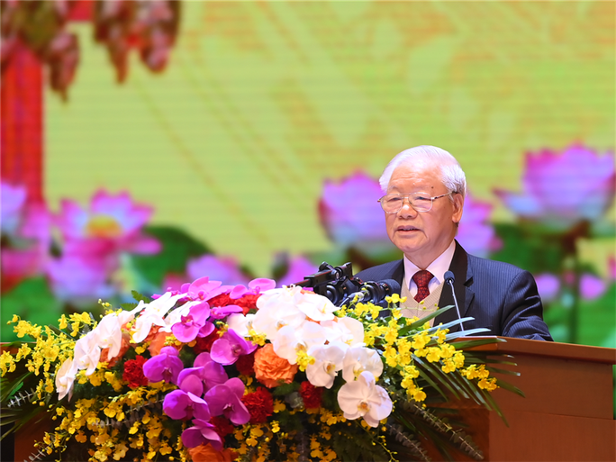 阮富仲总书记在会上发表讲话。
