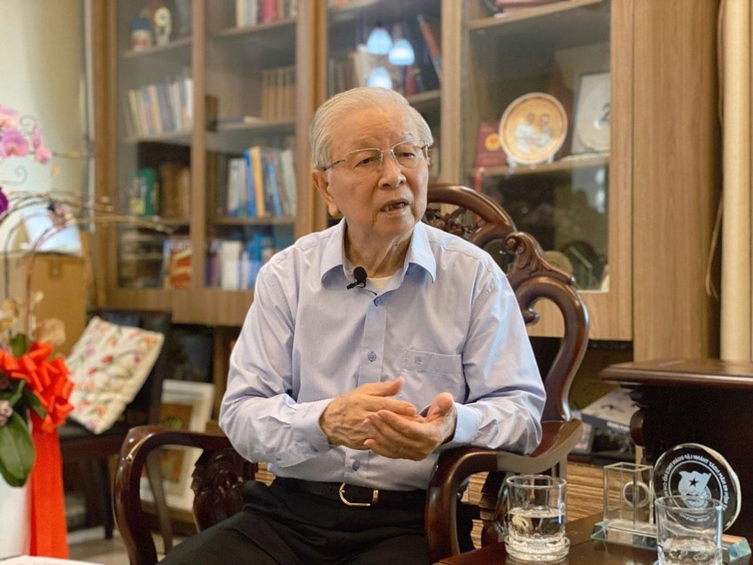 市委原副書記、市人民議會原主席范正直。 市委原副書記、市人民議會原主席范正直。