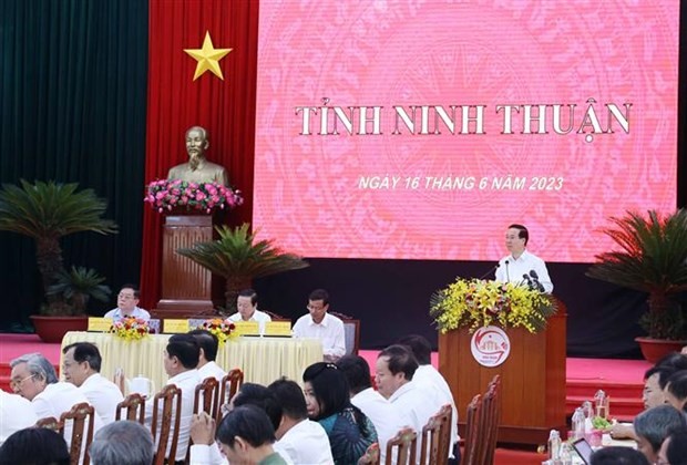 国家主席武文赏与宁顺省省委举行工作会议。图自越通社