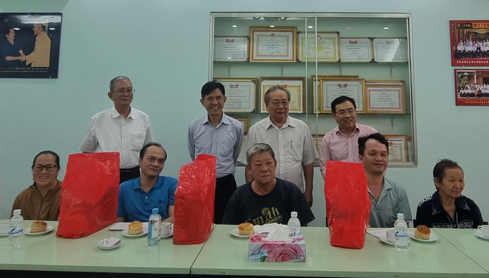 海南会馆理事会与烈属聚会