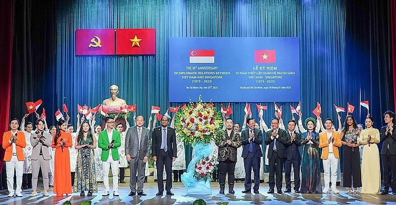 本市庆祝越新建交 50 周年纪念