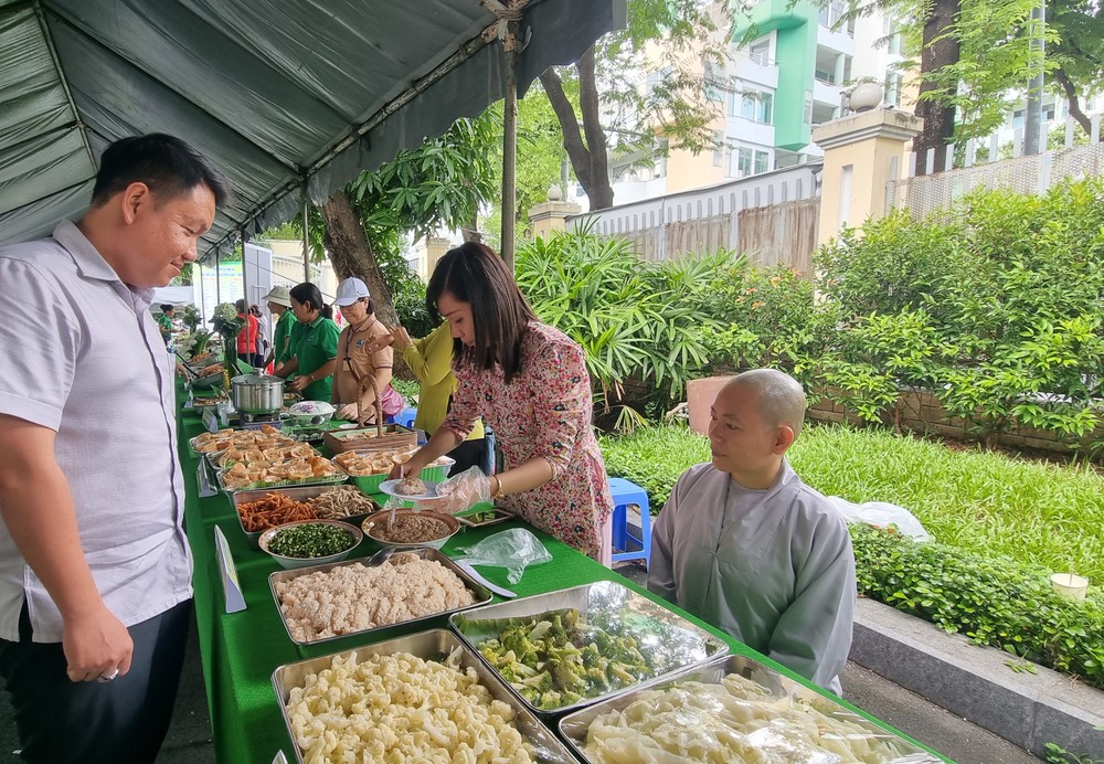 素食者关爱弱势群体