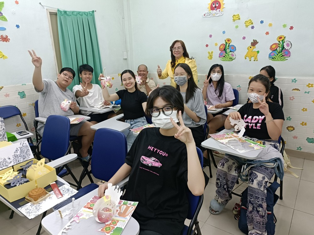 新慈念外语中心举办中秋节盛会