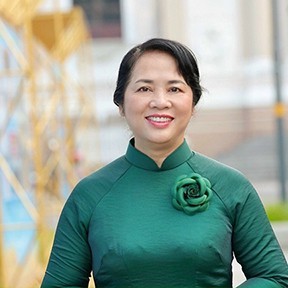 委员会主席陈金燕 委员会主席陈金燕