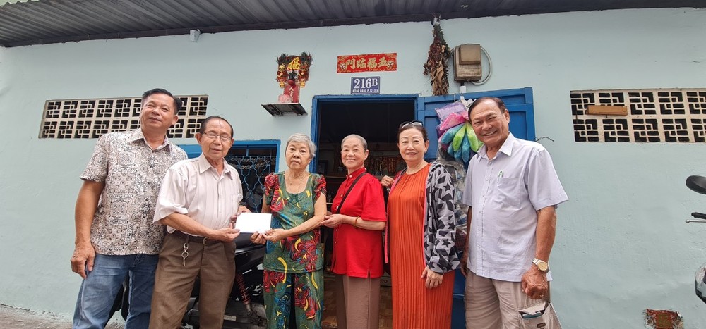 何氏宗祠帮助贫病宗亲