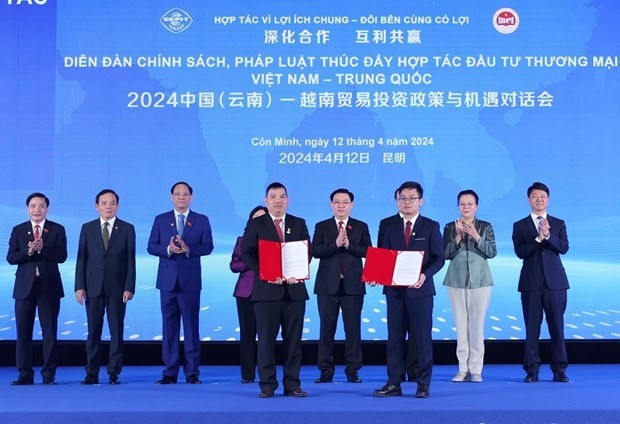 越南国会主席王廷惠出席各领域谅解备忘录和合作协议文本互换仪式。 dinh (1).jpg
